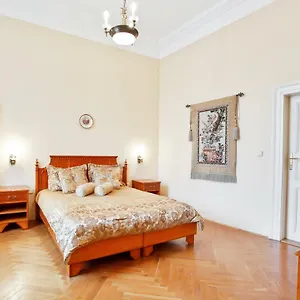 Open Gate Prag